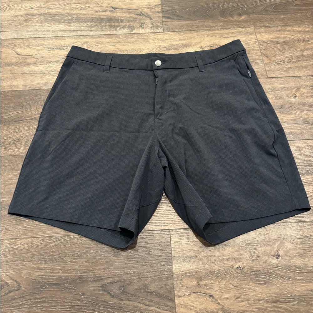 Men’s Lululemon Commission short 7” size 36